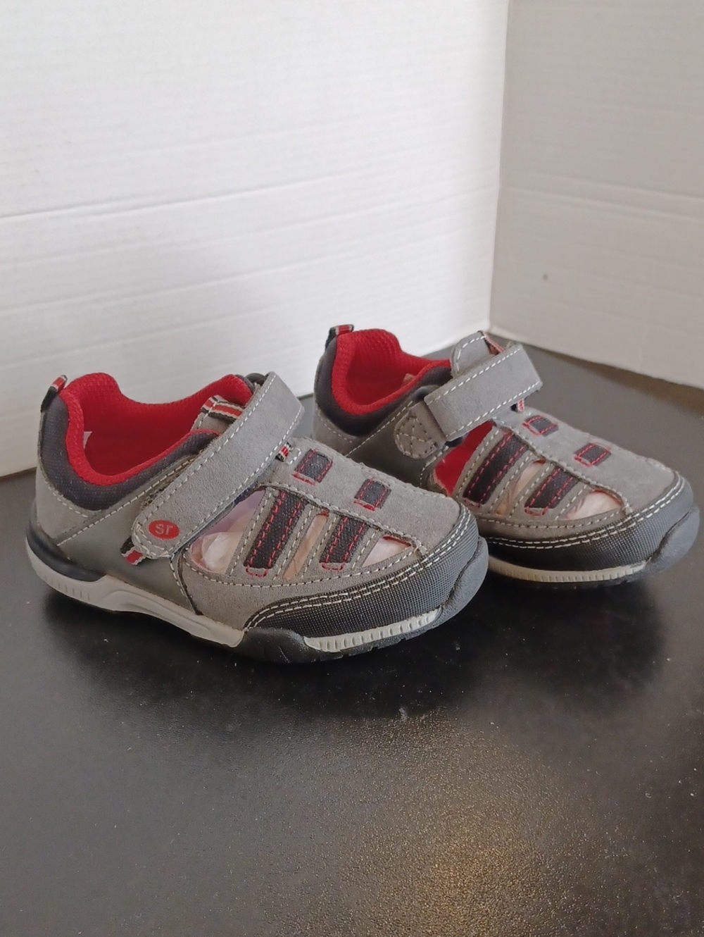 Surprize by Stride Rite "Grady" Kids Gray & Red Athletic Sandal-Sneakers Sz 5.5